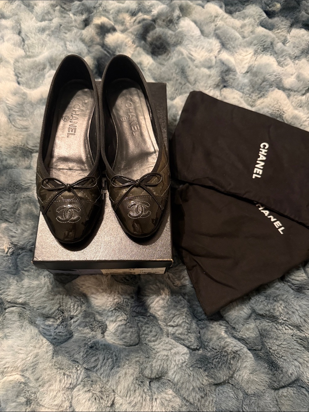 CHANEL Black Patent Leather Ballet Flats with CC Logo